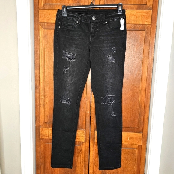 Maurices Black Distressed Skinny Jeans | Size Medium Regular M/R - Picture 2 of 12